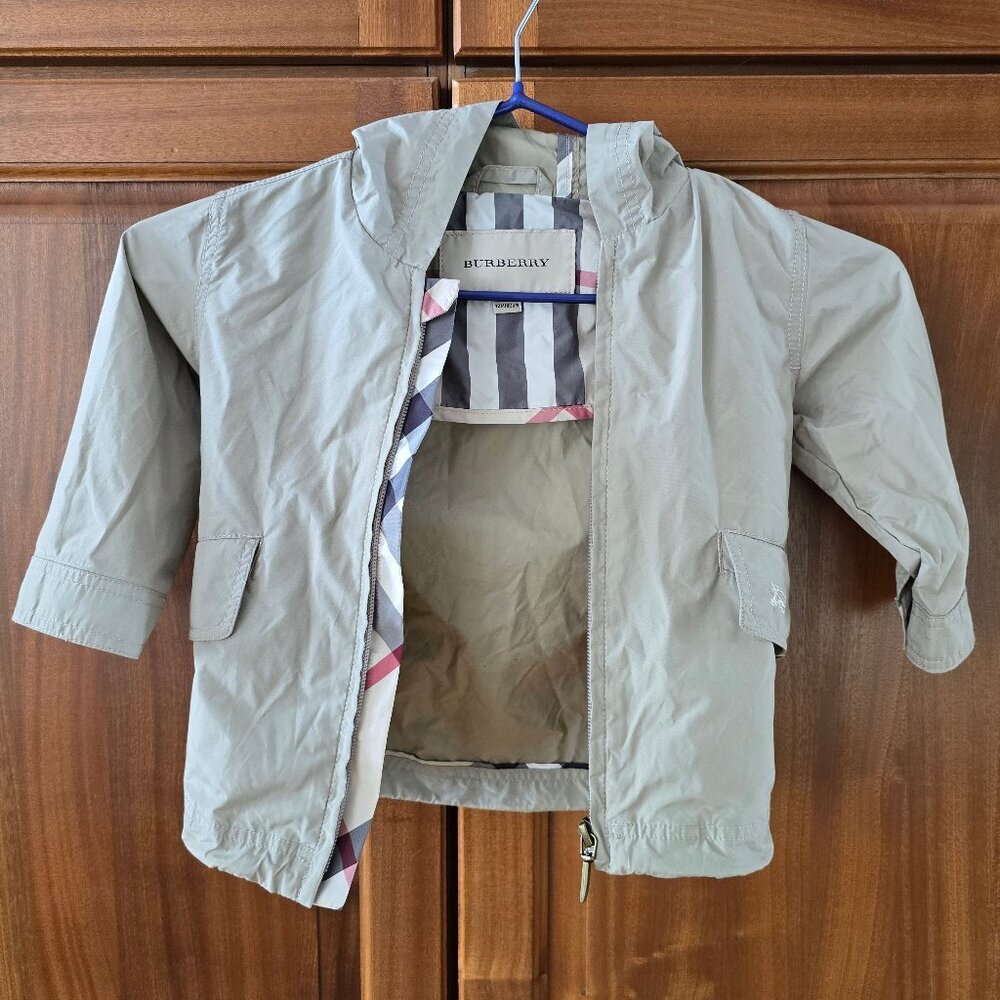 BURBERRY like new  rain jacket